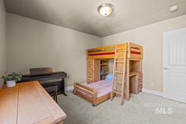 313 E Ryegate Dr, Meridian, ID 83646