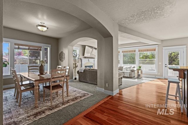 313 E Ryegate Dr, Meridian, ID 83646