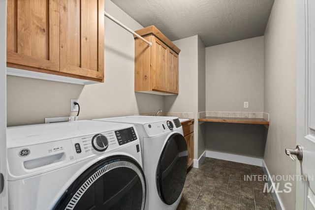 313 E Ryegate Dr, Meridian, ID 83646