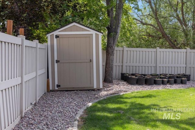 313 E Ryegate Dr, Meridian, ID 83646
