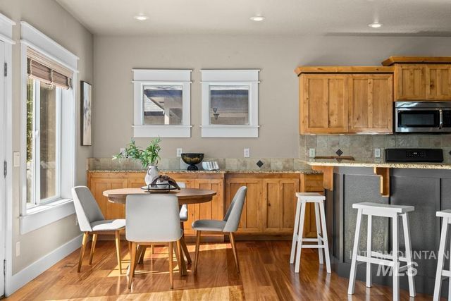 313 E Ryegate Dr, Meridian, ID 83646