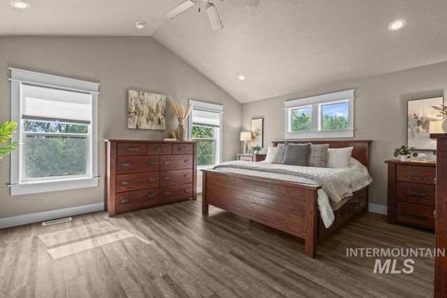 313 E Ryegate Dr, Meridian, ID 83646