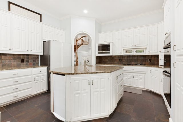 32 Victoria Drive, Rowlett, TX 75088