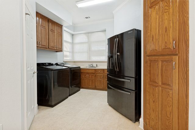 32 Victoria Drive, Rowlett, TX 75088