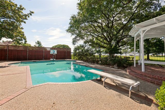 32 Victoria Drive, Rowlett, TX 75088