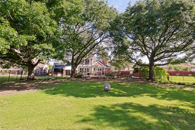 32 Victoria Drive, Rowlett, TX 75088