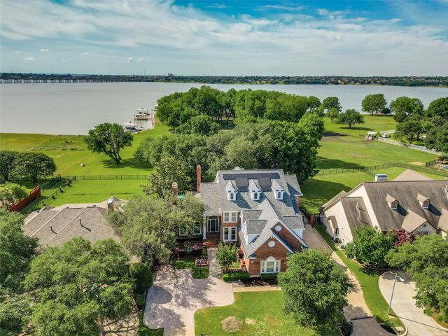 32 Victoria Drive, Rowlett, TX 75088
