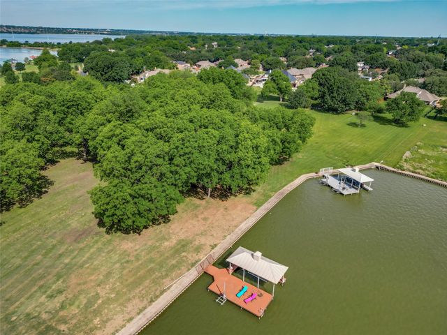 32 Victoria Drive, Rowlett, TX 75088