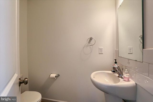 110 EMMA CIR, Harrisburg, PA 17112