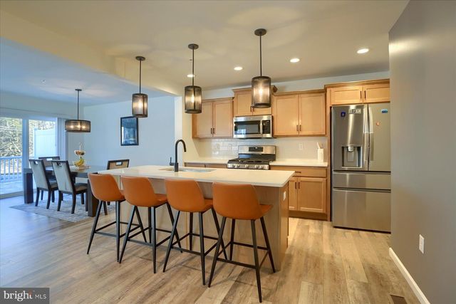 110 EMMA CIR, Harrisburg, PA 17112