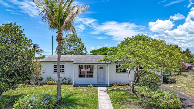 337 Mid Pines Road, Palm Springs, FL 33461