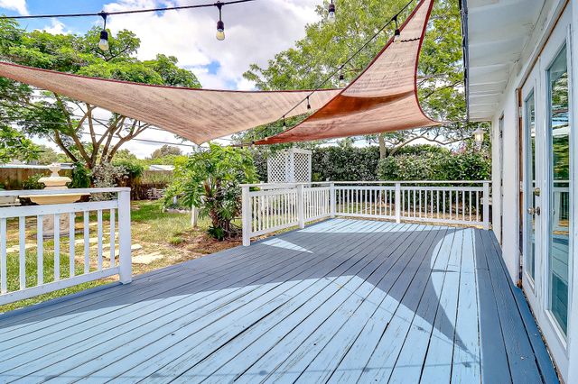 337 Mid Pines Road, Palm Springs, FL 33461