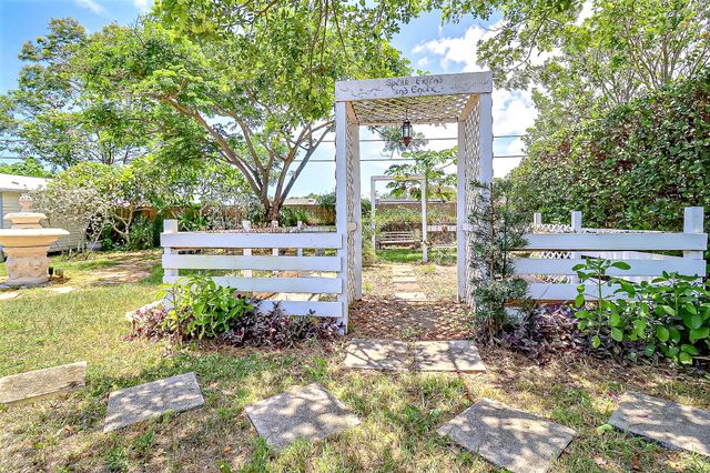 337 Mid Pines Road, Palm Springs, FL 33461
