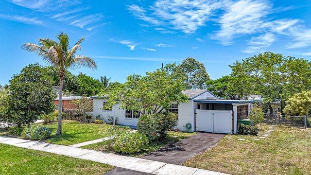 337 Mid Pines Road, Palm Springs, FL 33461