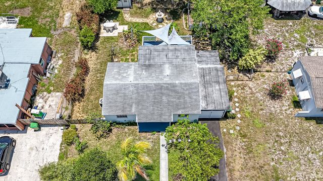 337 Mid Pines Road, Palm Springs, FL 33461