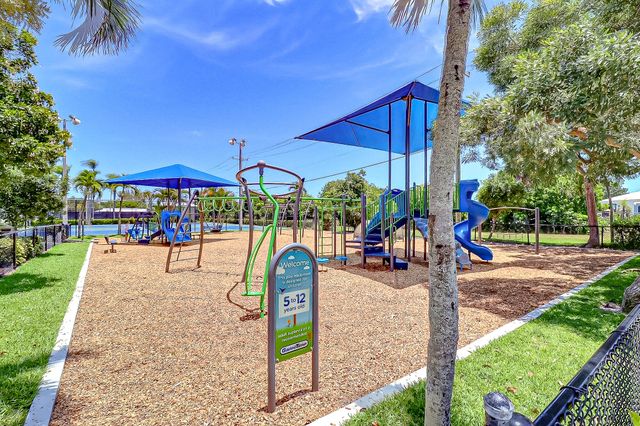 337 Mid Pines Road, Palm Springs, FL 33461