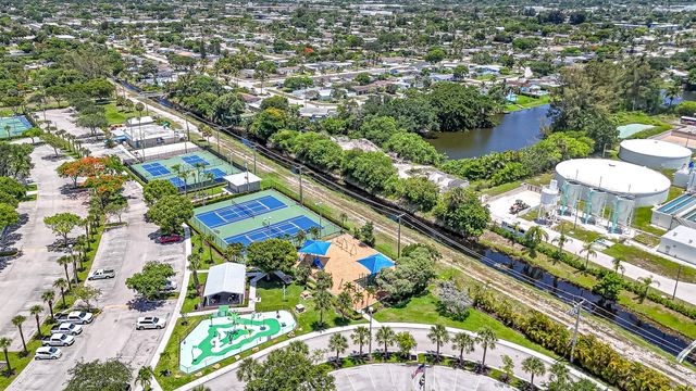 337 Mid Pines Road, Palm Springs, FL 33461