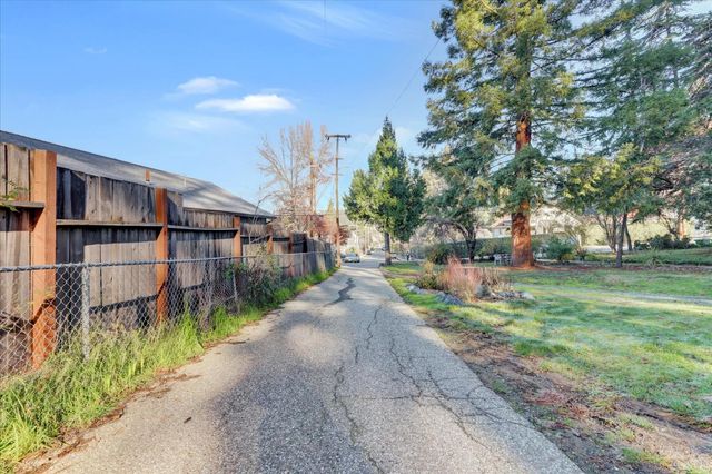 203 Race St, Grass Valley, CA 95945