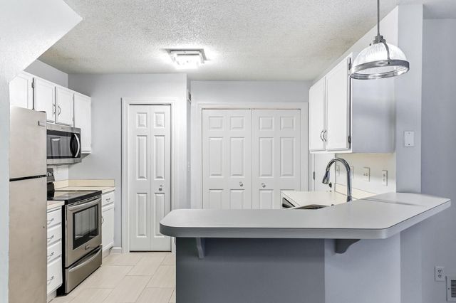 1775 Donegal Drive 2, Woodbury, MN 55125