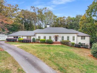 720 Fair Oaks Manor, Sandy Springs, GA 30327