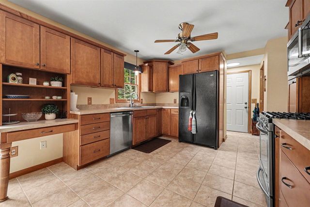 579 Venna Place, Coopersville, MI 49404