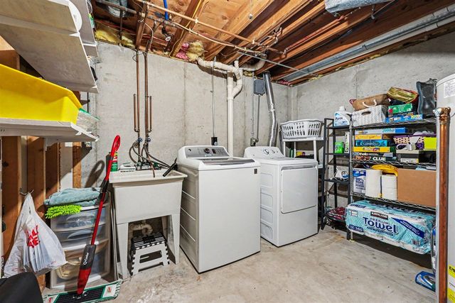 579 Venna Place, Coopersville, MI 49404