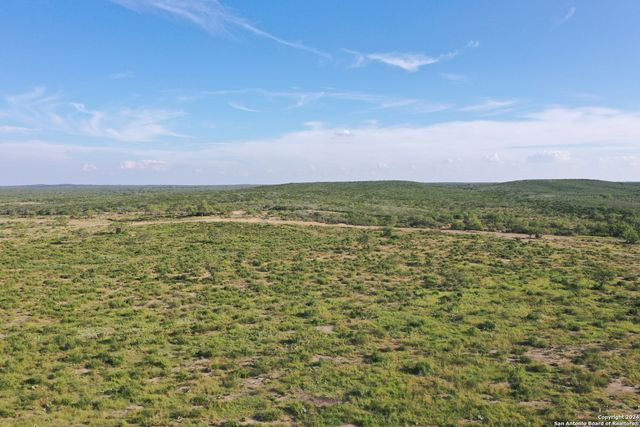 16070 FM 140, Pearsall, TX 78061