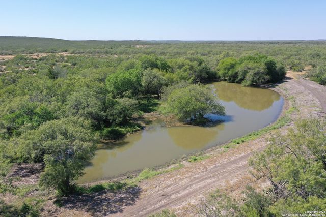 16070 FM 140, Pearsall, TX 78061