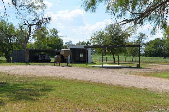 16070 FM 140, Pearsall, TX 78061