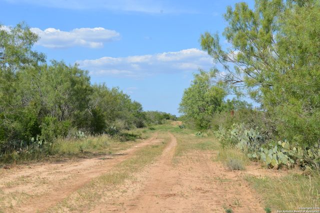 16070 FM 140, Pearsall, TX 78061