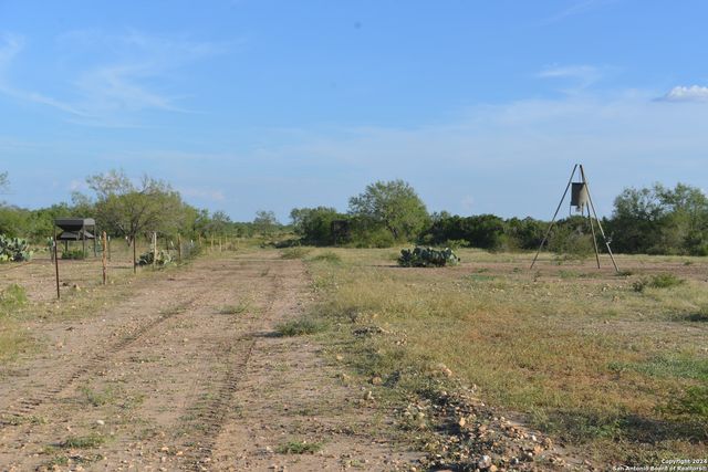 16070 FM 140, Pearsall, TX 78061