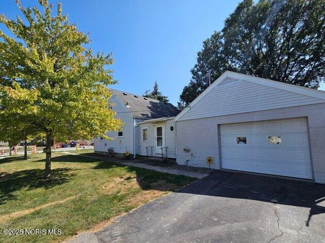 2000 Sheffield Place, Northwood, OH 43619