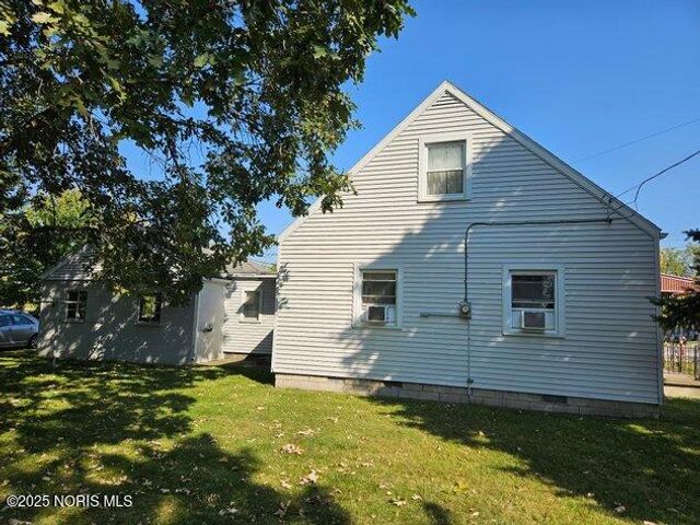 2000 Sheffield Place, Northwood, OH 43619