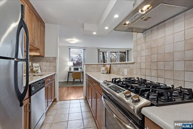 530 Valley Road C003L, Montclair, NJ 07043