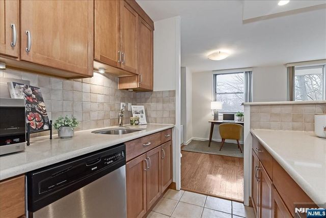 530 Valley Road C003L, Montclair, NJ 07043