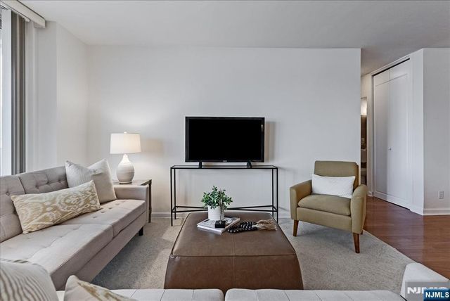 530 Valley Road C003L, Montclair, NJ 07043