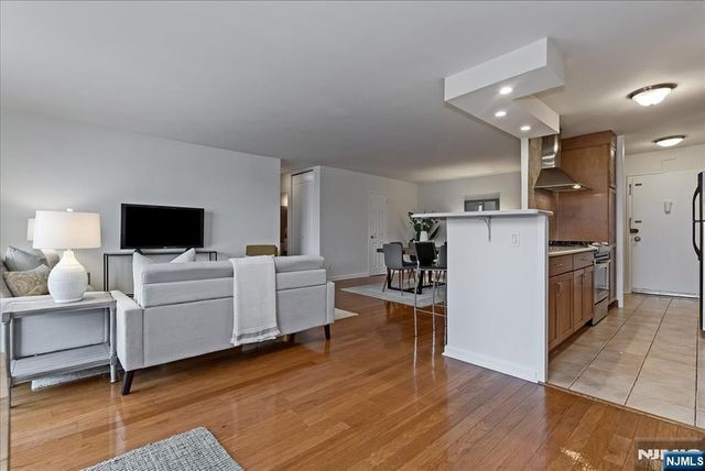 530 Valley Road C003L, Montclair, NJ 07043