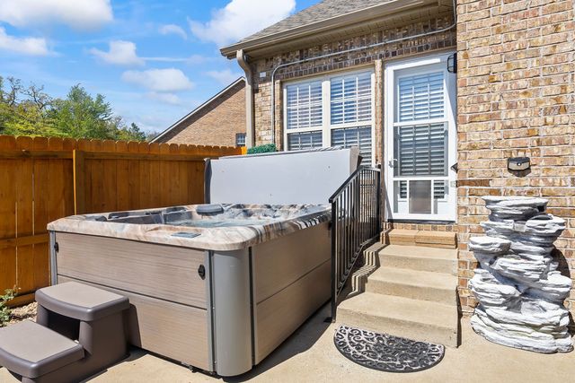 4017 N Meadow View Drive, Fayetteville, AR 72703