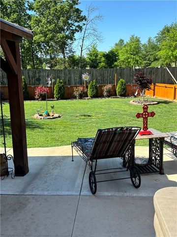 4017 N Meadow View Drive, Fayetteville, AR 72703