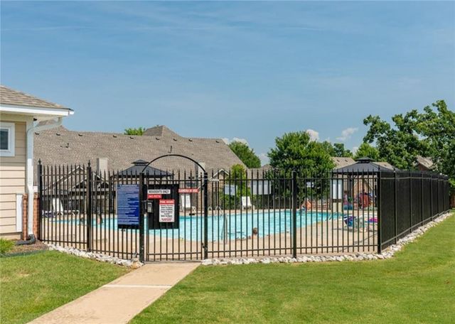 4017 N Meadow View Drive, Fayetteville, AR 72703