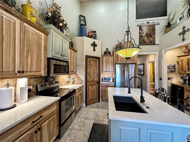 4017 N Meadow View Drive, Fayetteville, AR 72703