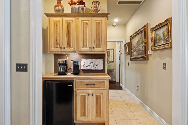 4017 N Meadow View Drive, Fayetteville, AR 72703
