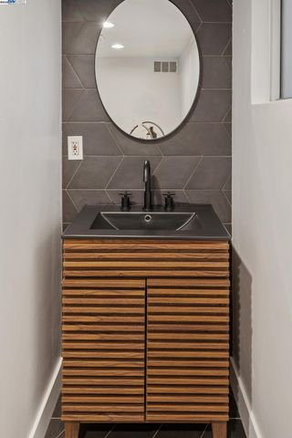 547 Central Ave, Alameda, CA 94501