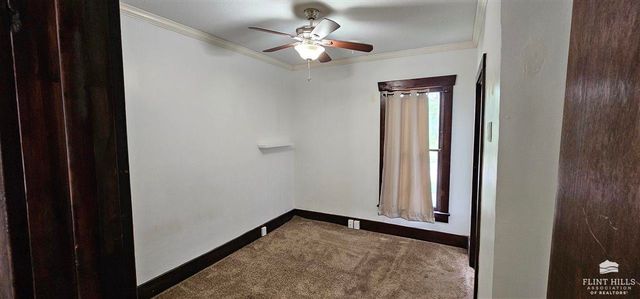 320 S Manhattan Avenue, Manhattan, KS 66502