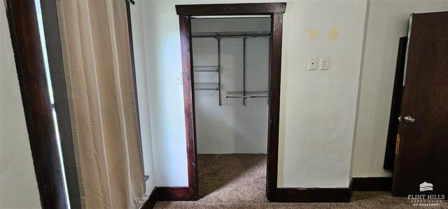 320 S Manhattan Avenue, Manhattan, KS 66502