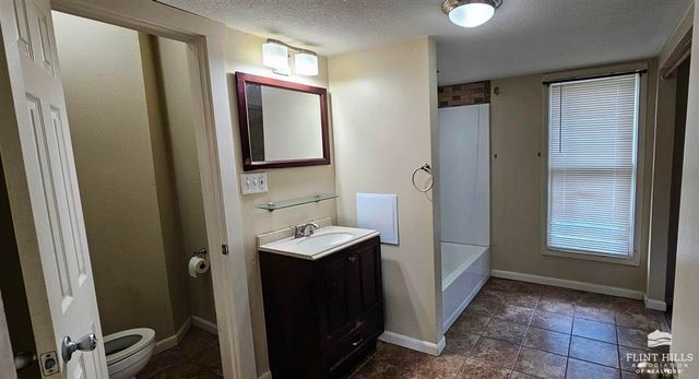 320 S Manhattan Avenue, Manhattan, KS 66502