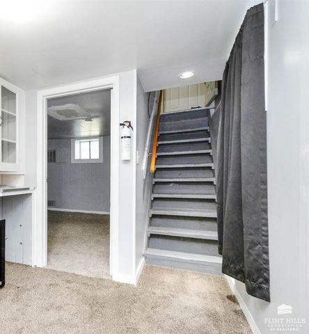 320 S Manhattan Avenue, Manhattan, KS 66502