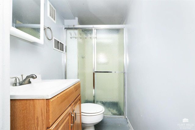 320 S Manhattan Avenue, Manhattan, KS 66502