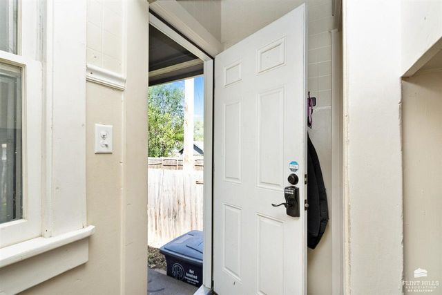 320 S Manhattan Avenue, Manhattan, KS 66502