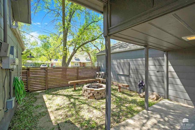 320 S Manhattan Avenue, Manhattan, KS 66502